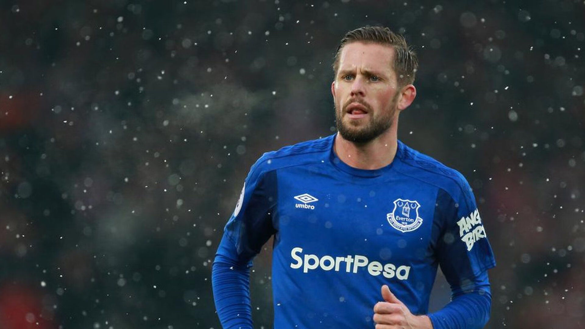 爱游戏2026-西甲德比硝烟未散，澳洲玫瑰绝境绽放，足球如何定义我们的时代？