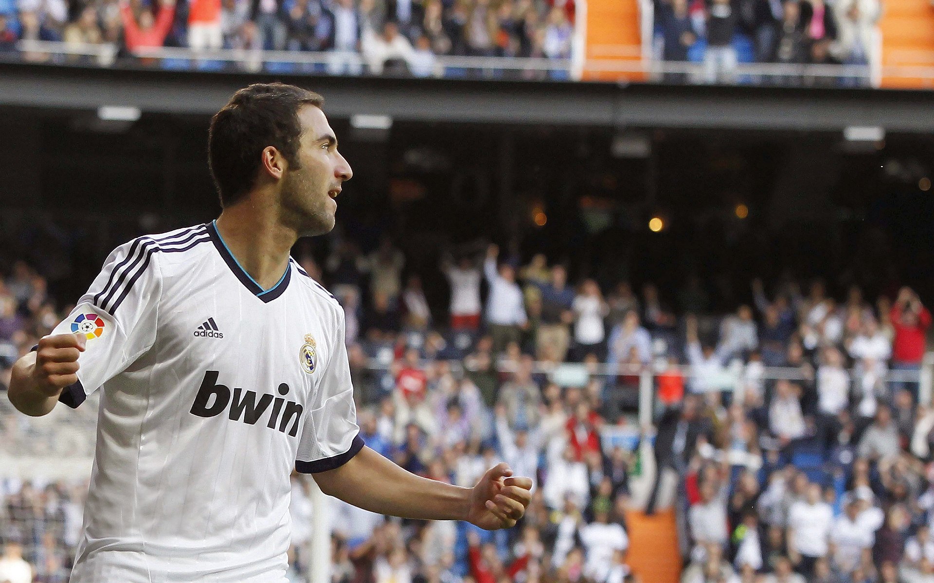 爱游戏2026-英格拉姆爆发，当沉默的利刃刺穿雷霆之夜